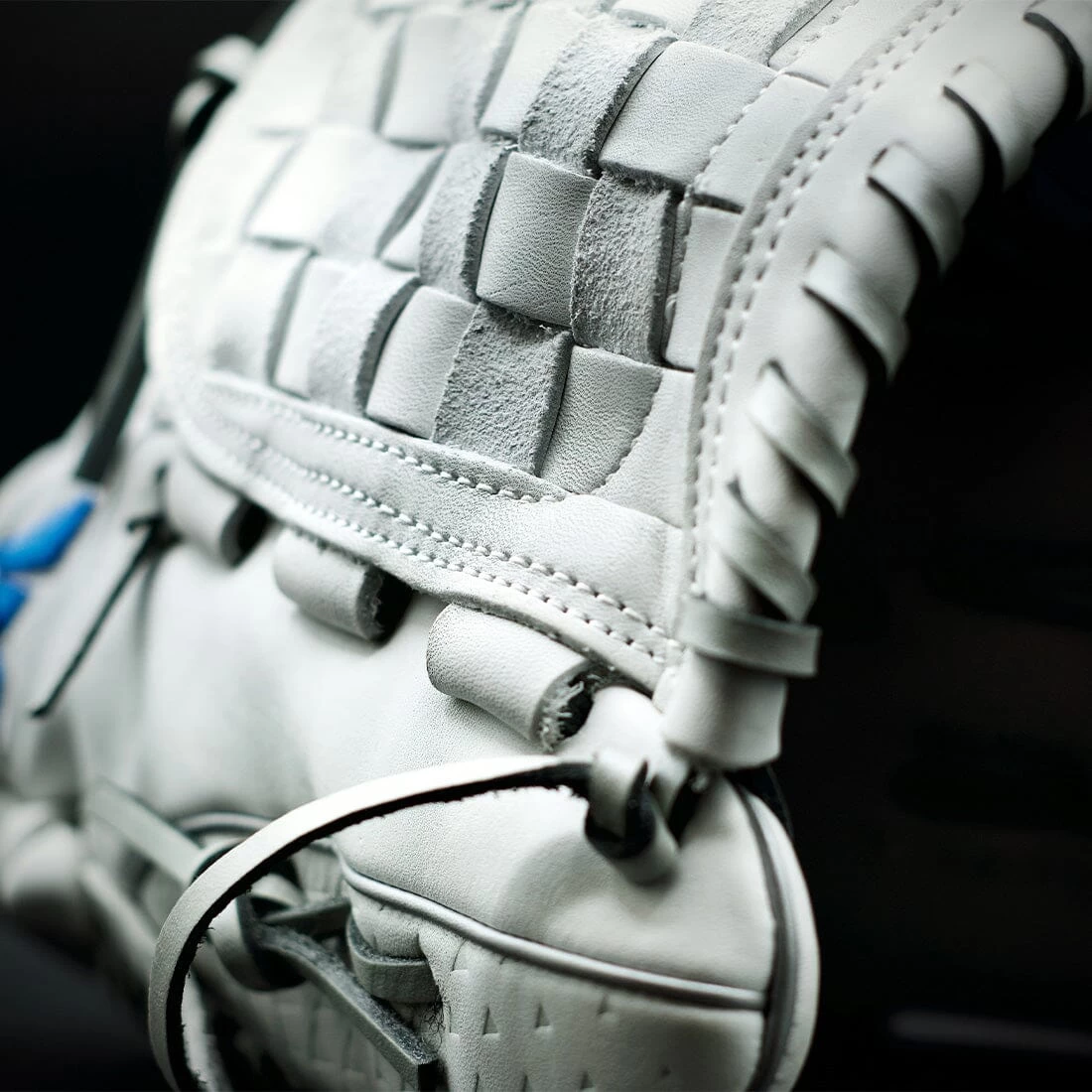 Easton Ghost NX 12.5" Pitcher/Infield Fastpitch Softball Glove: GNXFP125 5 Easton Ghost NX 12.5" Pitcher/Infield Fastpitch Softball Glove: GNXFP125 - Image 3