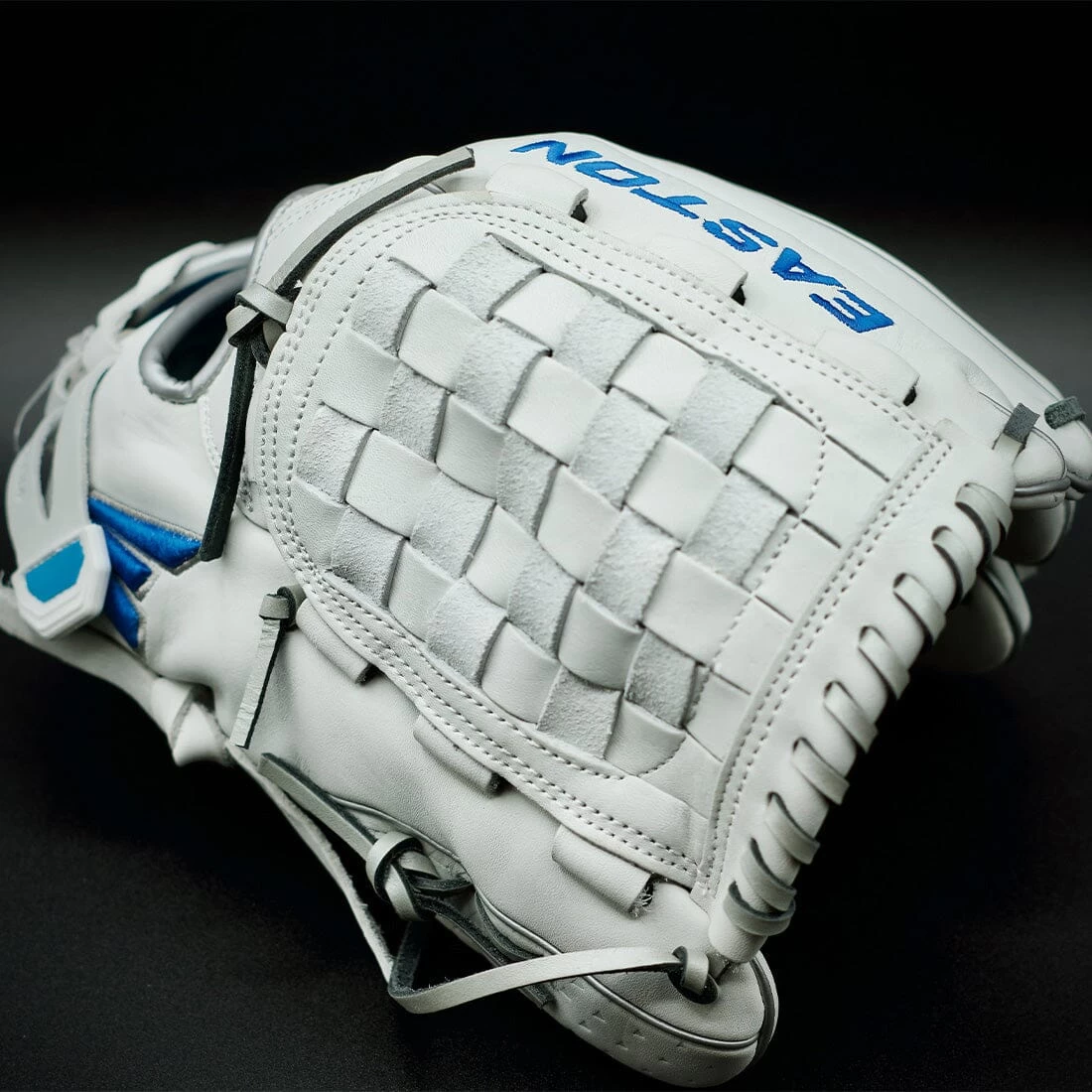 Easton Ghost NX 12.5" Pitcher/Infield Fastpitch Softball Glove: GNXFP125 6 Easton Ghost NX 12.5" Pitcher/Infield Fastpitch Softball Glove: GNXFP125 - Image 4